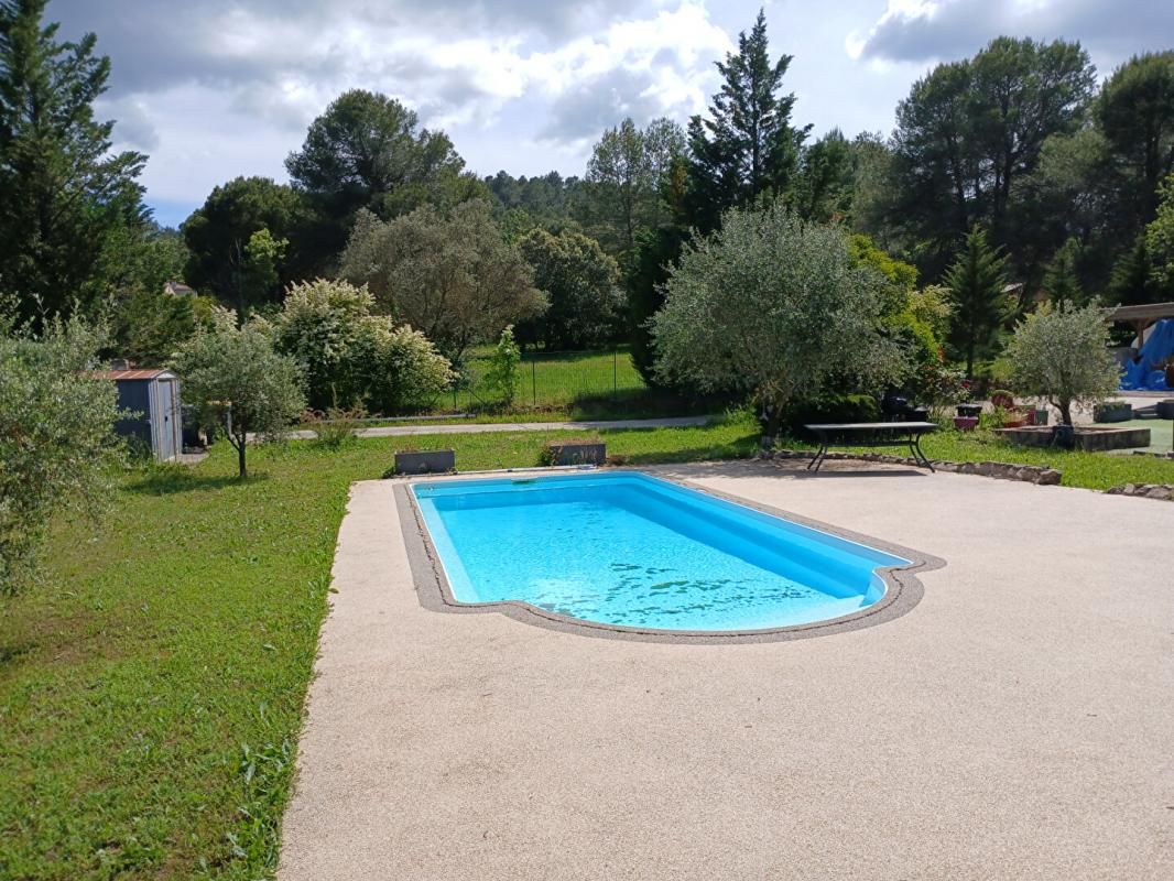 LE VAL Villa T6 de 165m² avec piscine sur 1800m² de terrain - LE VAL 3