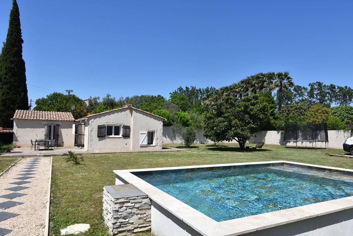NIMES Mazet 3 pièces 54 m2 avec piscine cabanon et jardin 2