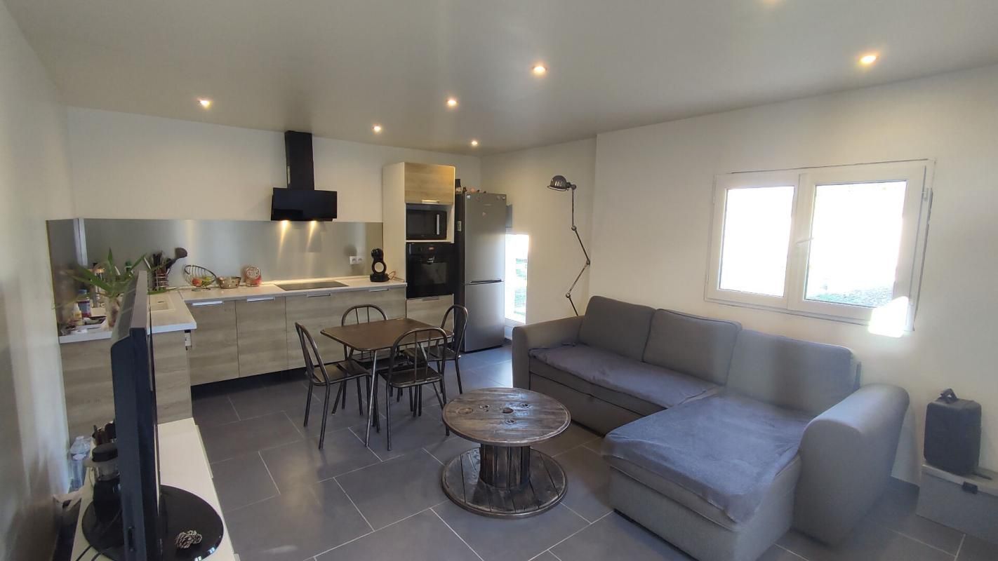 NIMES Mazet 3 pièces 54 m2 avec piscine cabanon et jardin 4