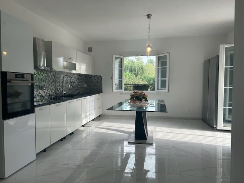 CONFOLENS Villa 7 pièces sur sous-sol parc 3
