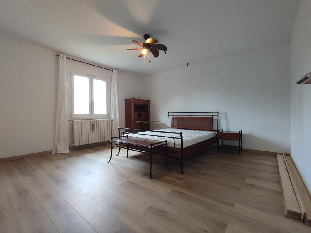 CONFOLENS Villa 7 pièces sur sous-sol parc 4