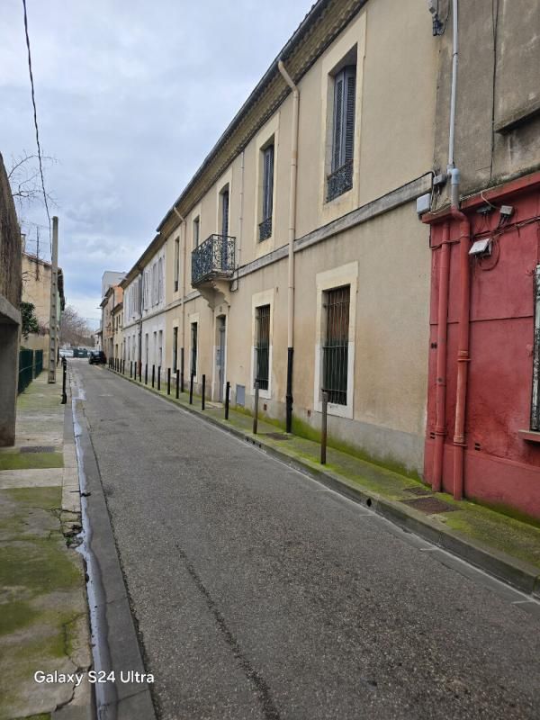 NIMES Immeuble Nimes 18 pièce(s) 450 m2 de 10 appartements avec cour intérieure 2