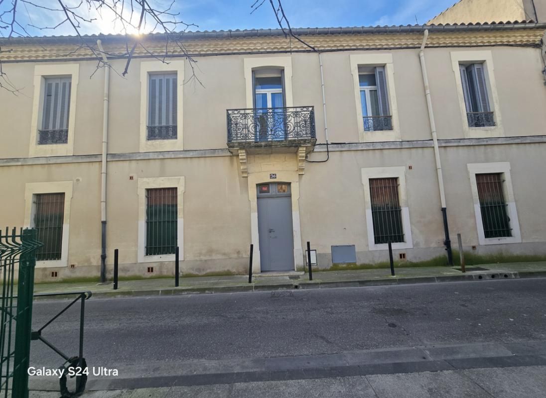 NIMES Immeuble Nimes 18 pièce(s) 450 m2 de 10 appartements avec cour intérieure 3