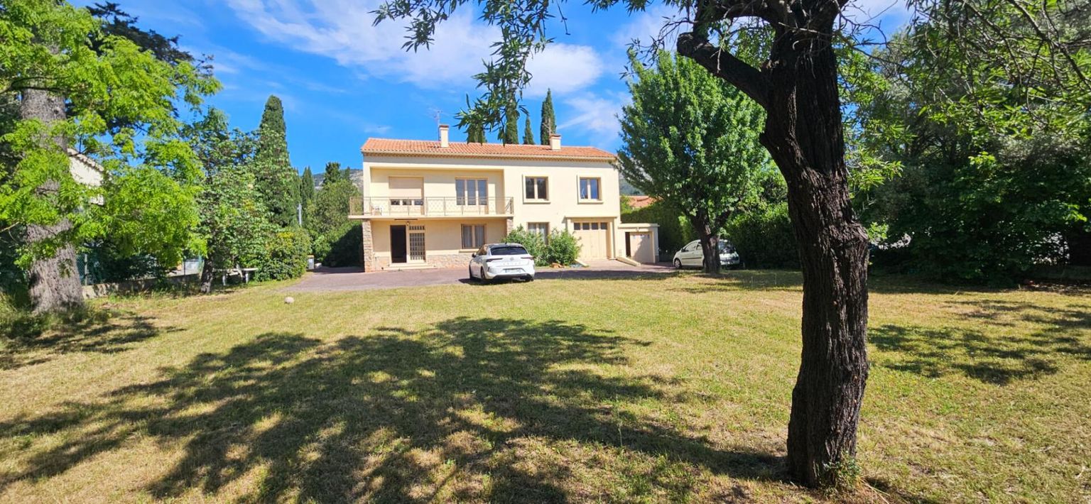 MAISON TOULON OUEST . LES BONNES HERBES .180 m2