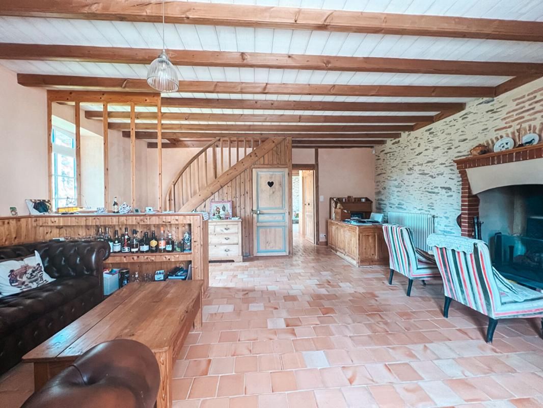 LA CHAPELLE-SUR-ERDRE Jolie maison en pierre de 172m2 - Proche bourg de la Chapelle-sur-Erdre 2