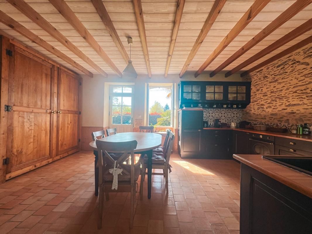 LA CHAPELLE-SUR-ERDRE Jolie maison en pierre de 172m2 - Proche bourg de la Chapelle-sur-Erdre 4