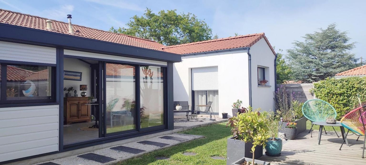 PORNIC Maison Pornic 5 pièce(s) 125 m2 avec 3 chambres + garage. Jardin clos 1