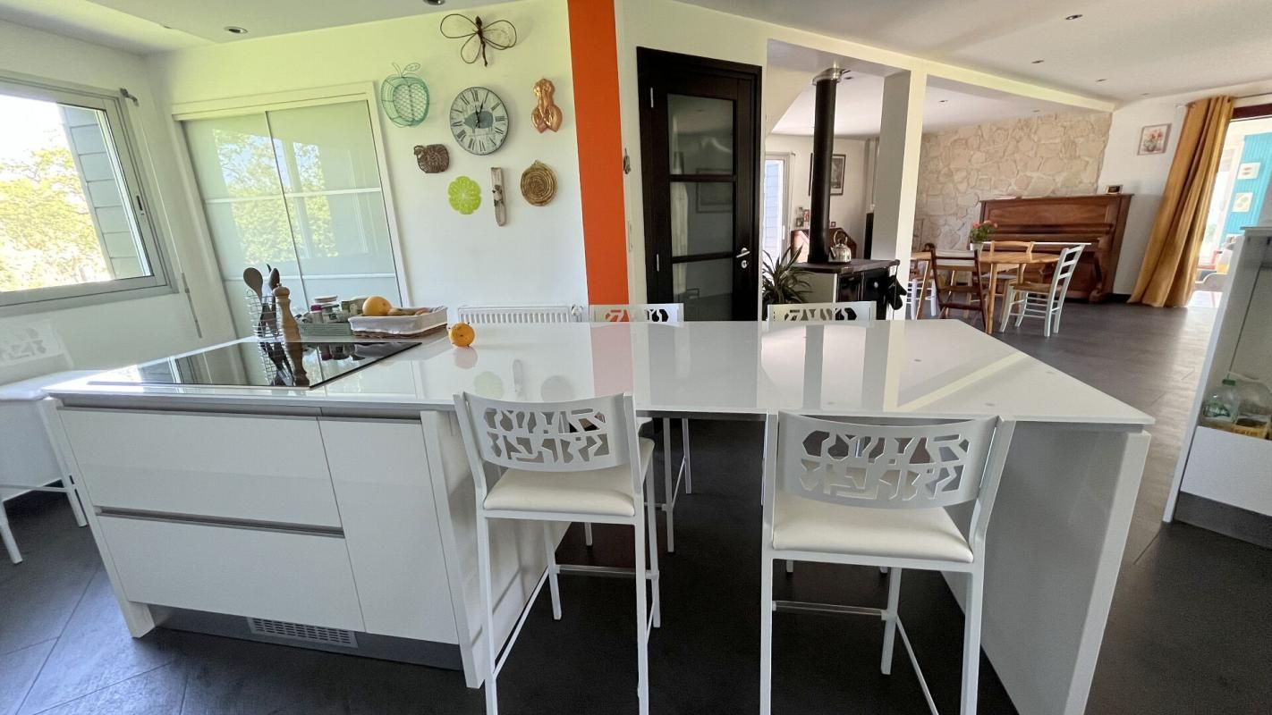 LA TURBALLE Maison 5 pièce(s) 166 m2 2
