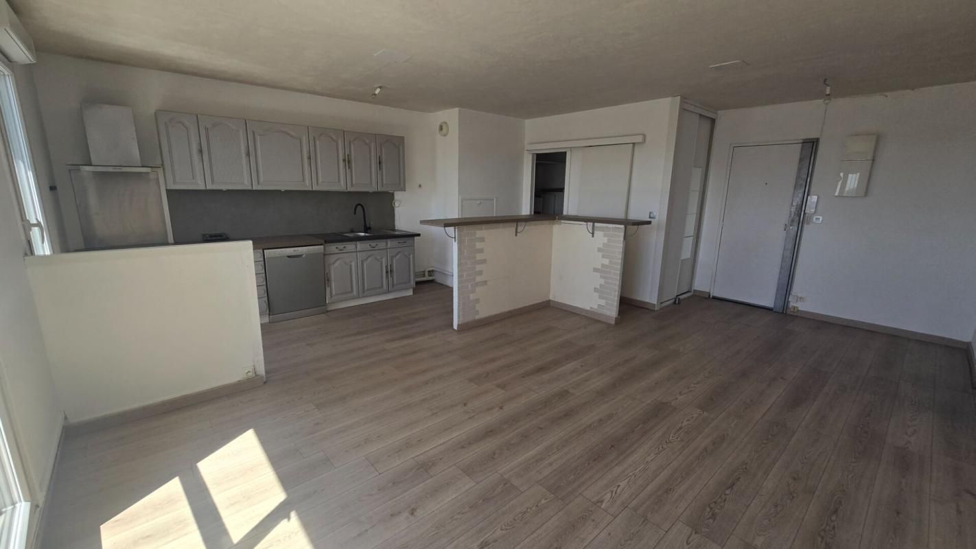 93270 SEVRAN - Appartement 2 pièces 55.02 m² - Balcon- Dernier étage