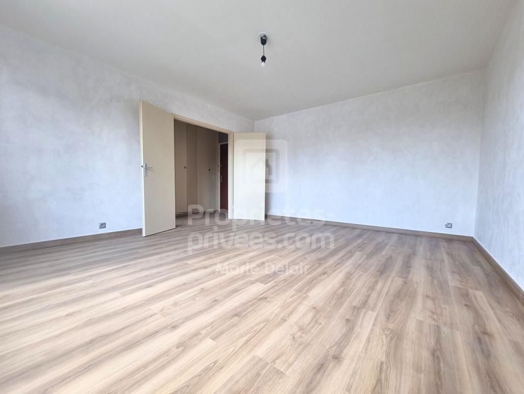 COSNE-COURS-SUR-LOIRE Appartement Cosne Cours Sur Loire 1 pièce(s) 34.39 m2 4