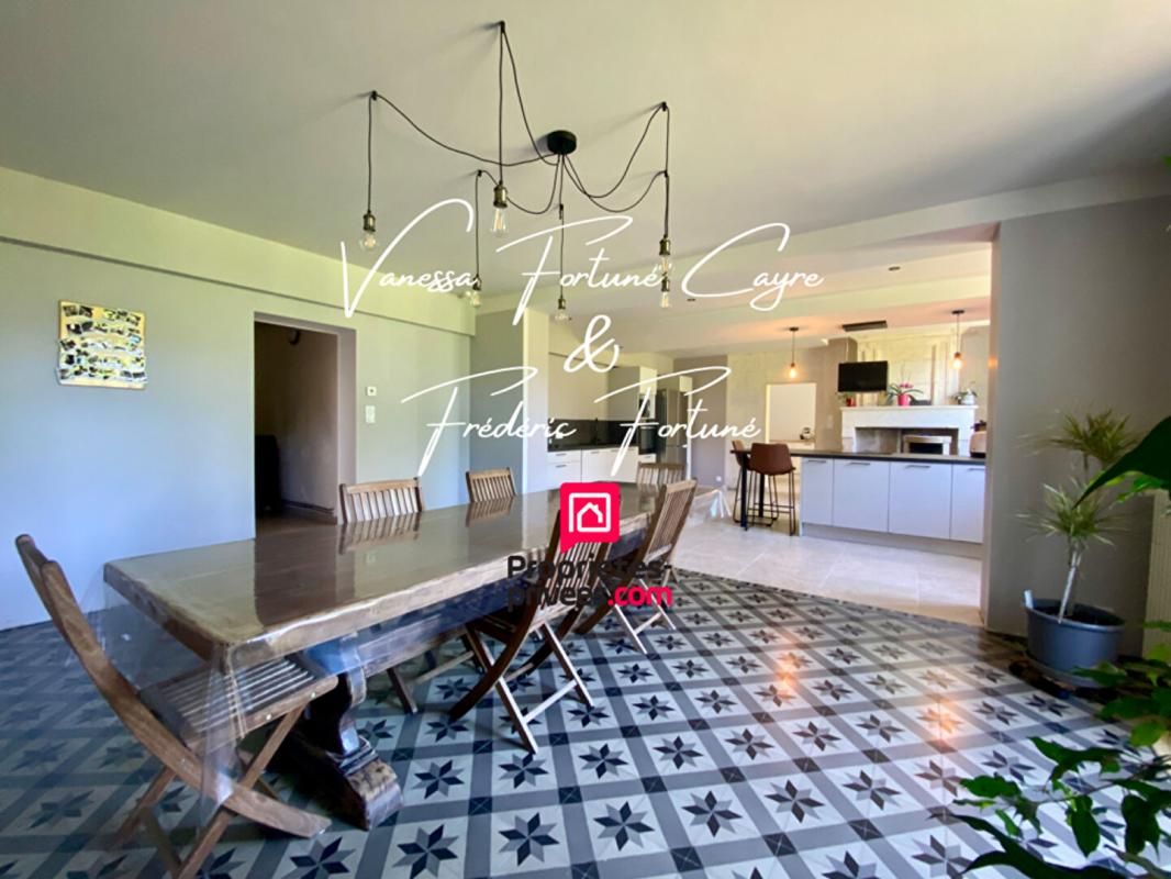 CAVIGNAC Authentique Maison en Pierre de 325 m² à Laruscade (33620) 2