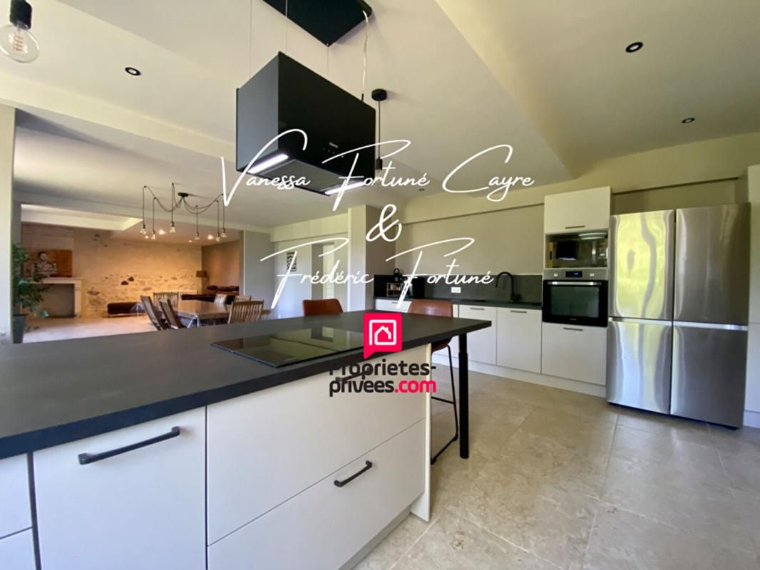 CAVIGNAC Authentique Maison en Pierre de 325 m² à Laruscade (33620) 3