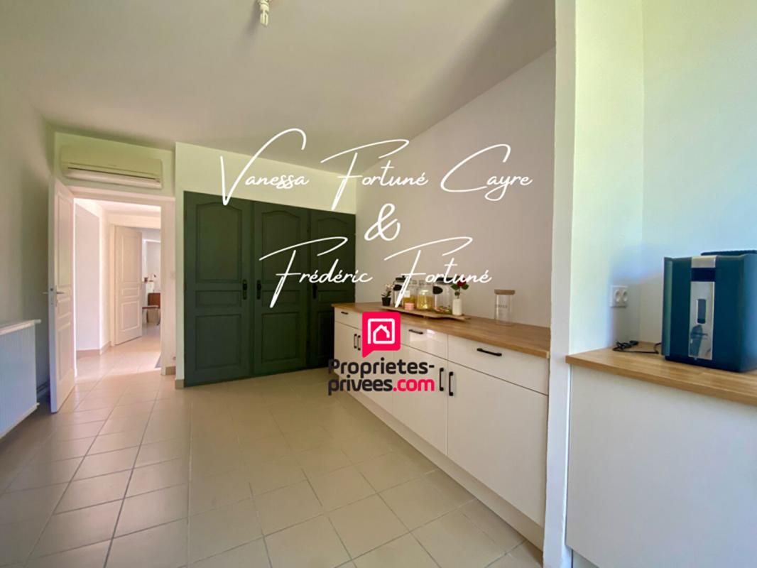 CAVIGNAC Authentique Maison en Pierre de 325 m² à Laruscade (33620) 4