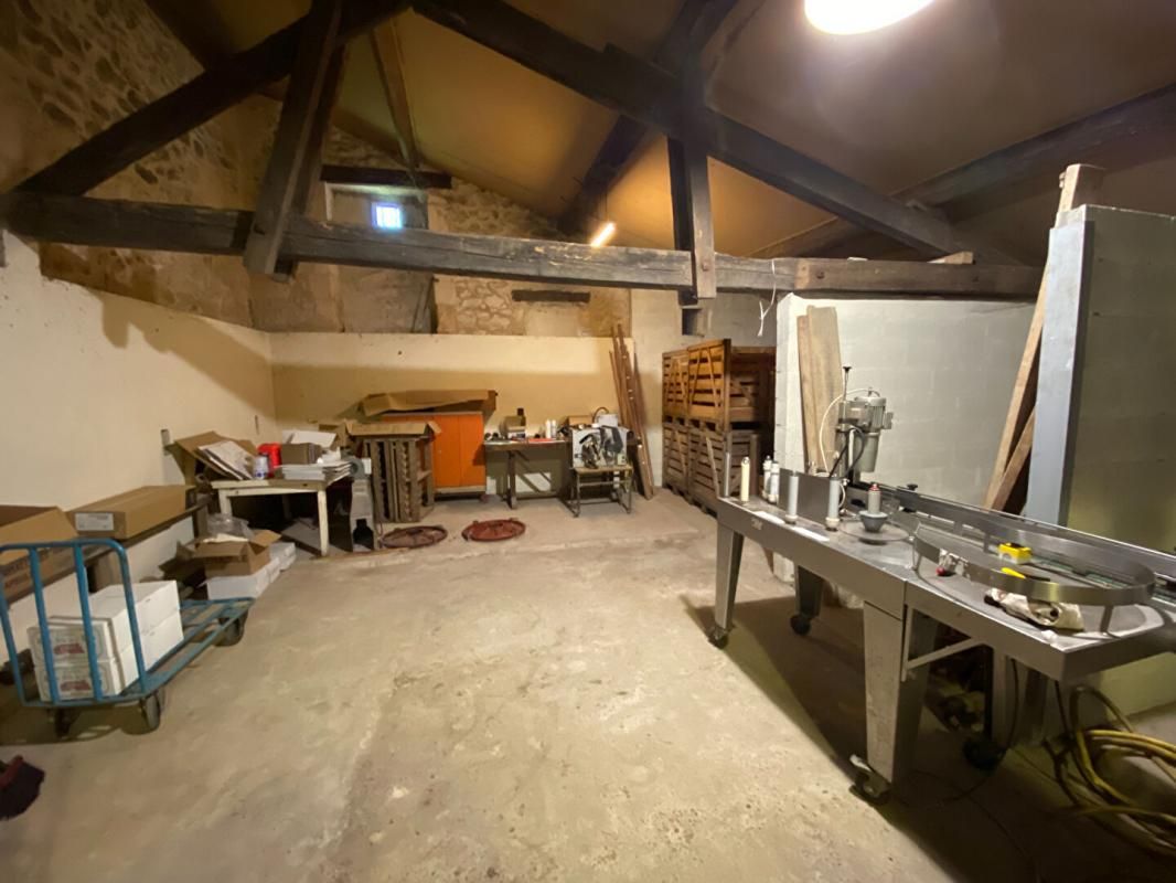 LIBOURNE SECTEUR LIBOURNE - Domaine viticole historique , Demeure , Chai, 12 Hectares de vignes 4