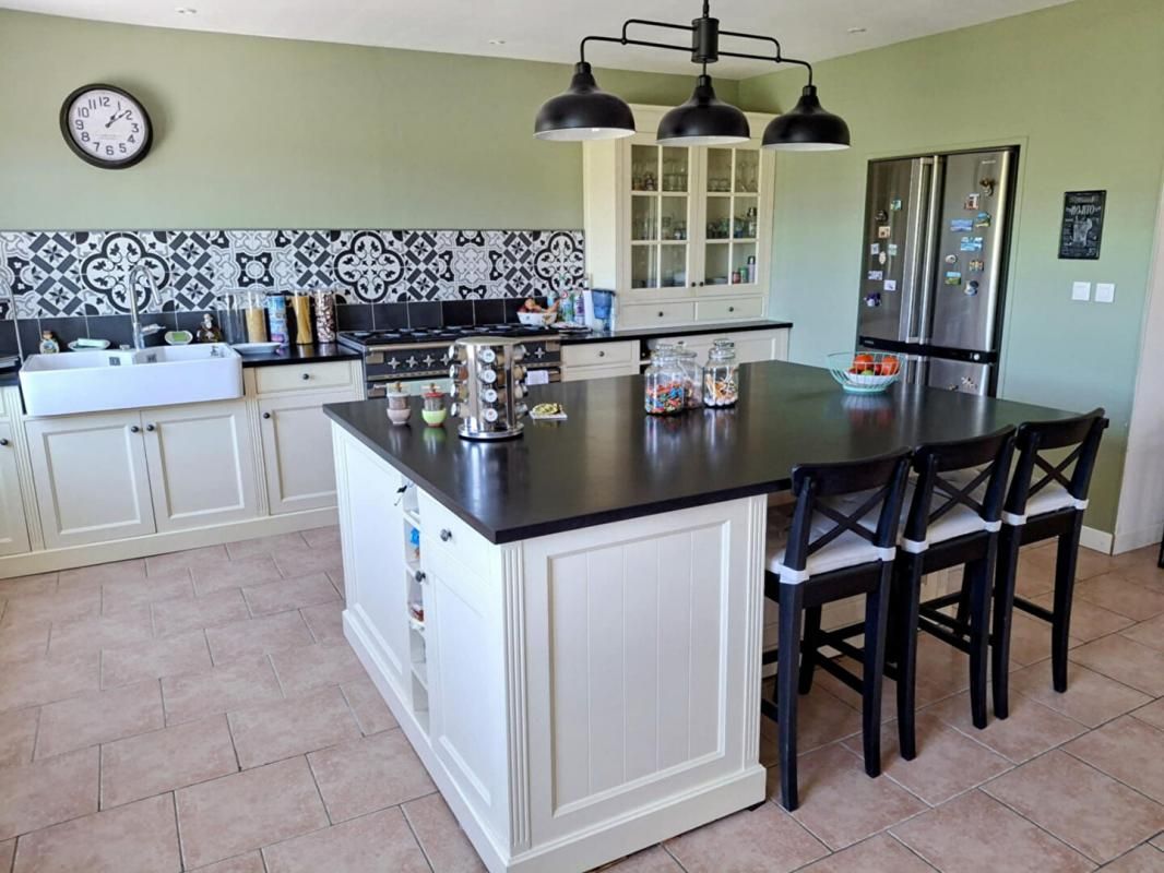 MARANSIN Maison familiale de 236 m² - 6 chambres + potentiel logement indépendant - garage 4