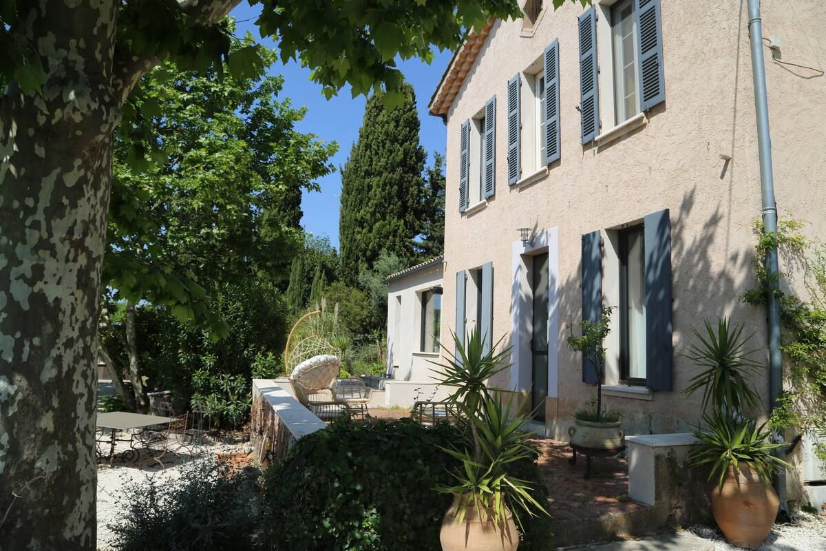 CUERS CUERS Maison 211m² , piscine, pool house, studio, garage 990 000 1