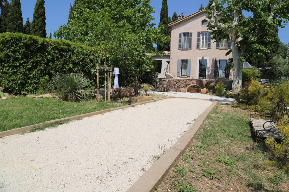 CUERS CUERS Maison 211m² , piscine, pool house, studio, garage 990 000 2