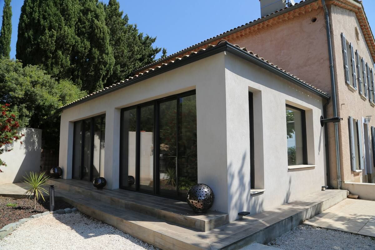 CUERS CUERS Maison 211m² , piscine, pool house, studio, garage 990 000 4