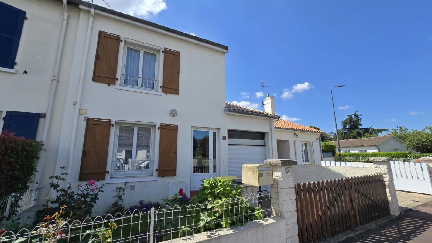 BUXEROLLES Maison Buxerolles 4 pièce(s) 110 m2 environ 1