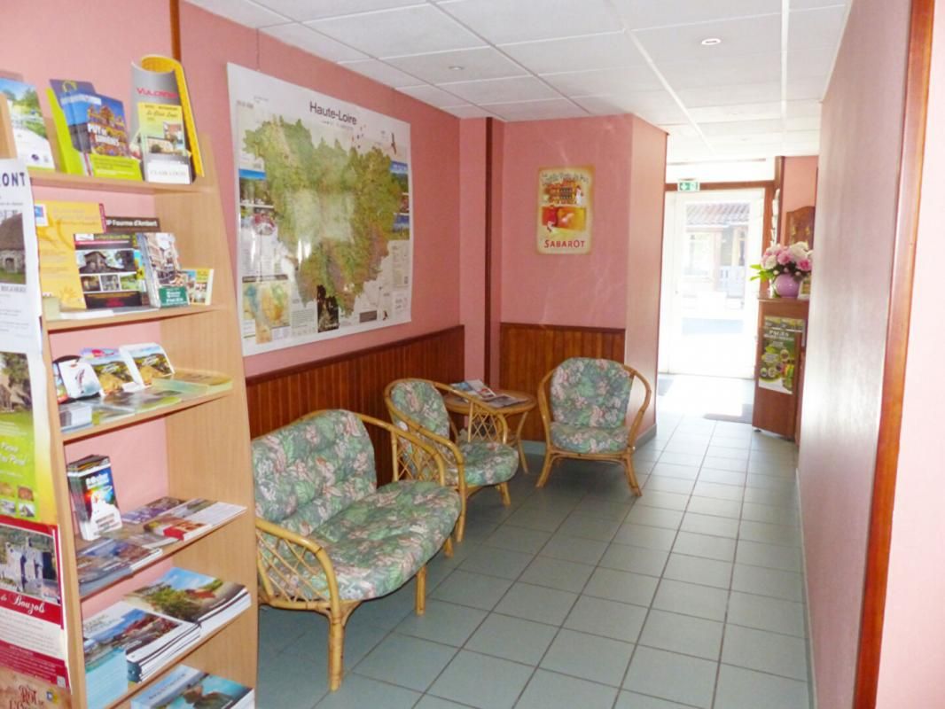 LAUSSONNE Propriété d'exception avec piscine et salle de sport à Laussonne 3