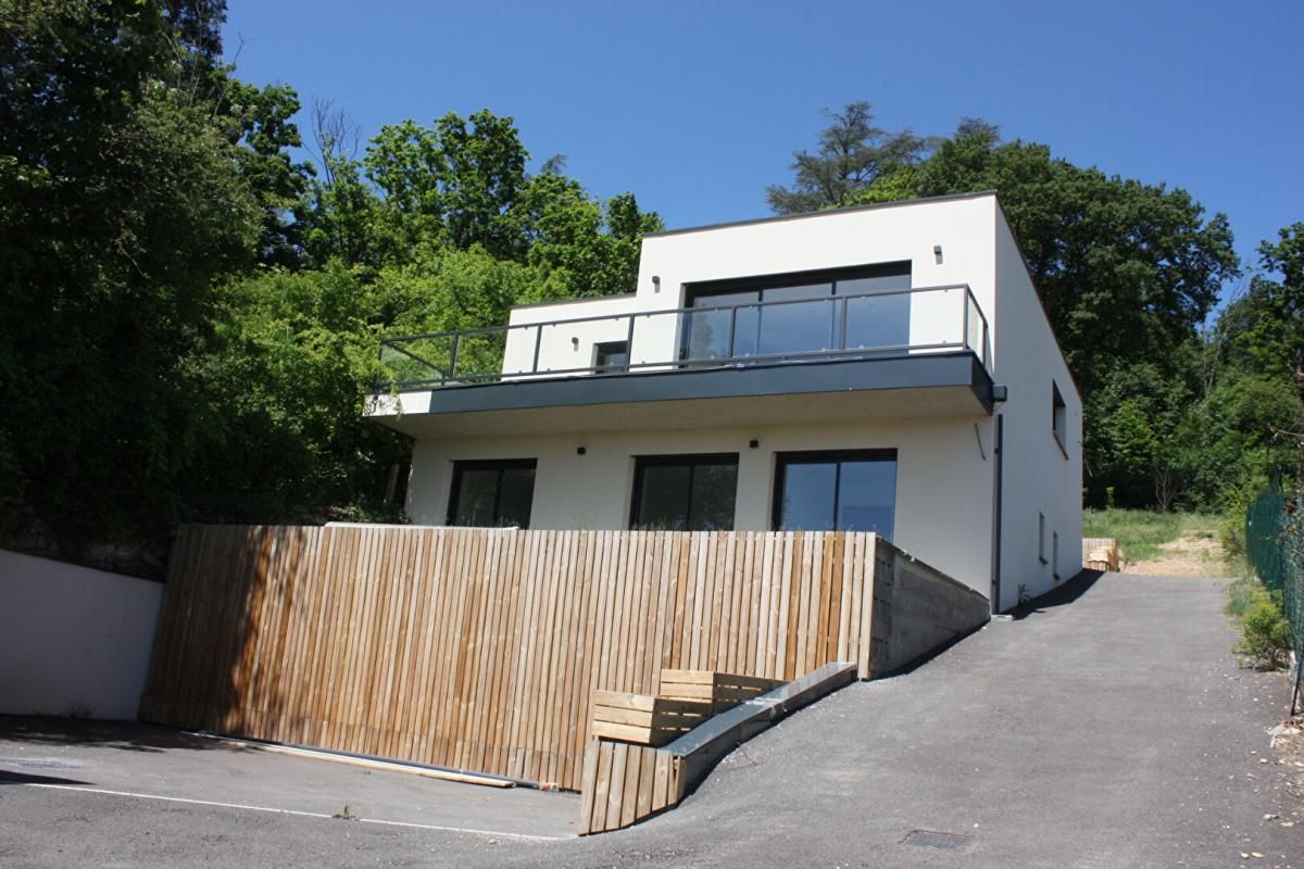 VERNAISON APPARTEMENT TERRASSE et jardin Vernaison 5 pièce(s) 115 m2 1