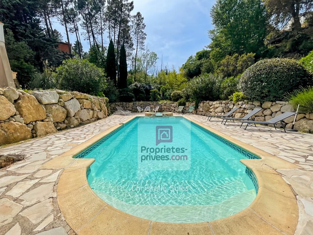 MONTAUROUX Maison 7 pièce(s)avec piscine /jacuzzi proche autoroute 2