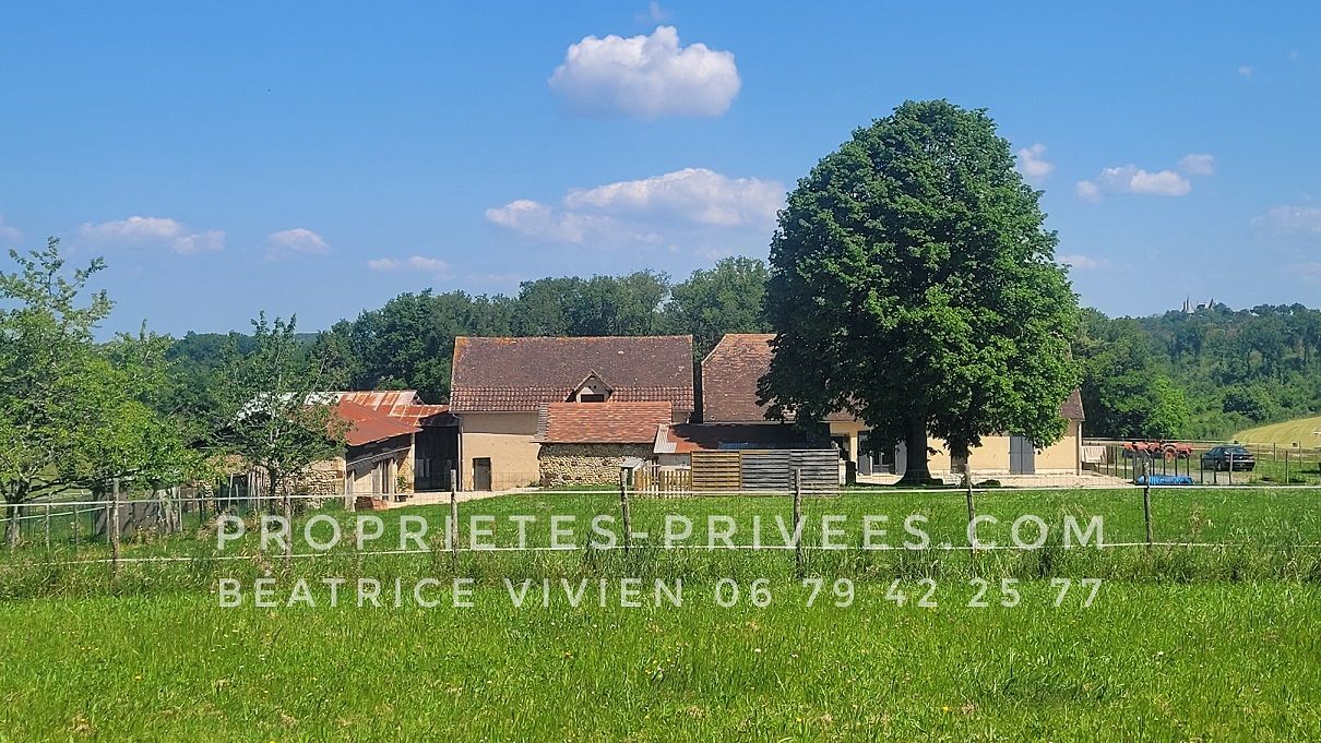 Rouffignac: au calme, sans voisins, corps de ferme avec maison rénovée en 2021. Jardin 5 hectares autour