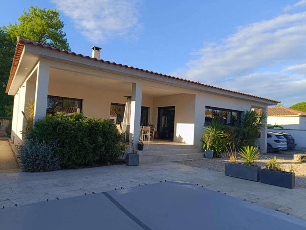 EYGUIERES Villa Eyguieres 5 pièce(s) 160 m2 grande parcelle avec piscine 2