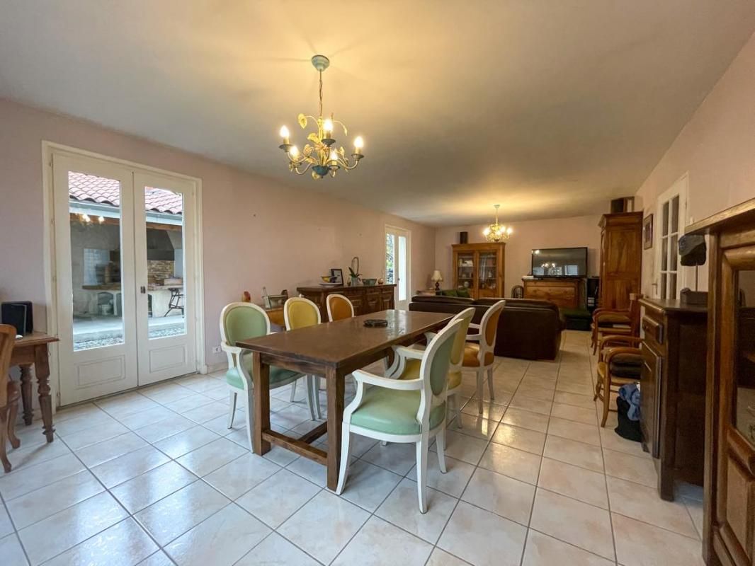 BOEN-SUR-LIGNON Maison Boën 7 pièces 170 m2 2