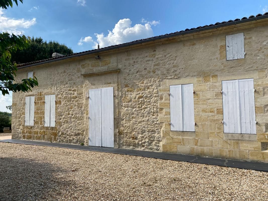 SAINT-PEY-D'ARMENS Votre rêve immobilier vous attend au coeur de Saint-Émilion ! 2
