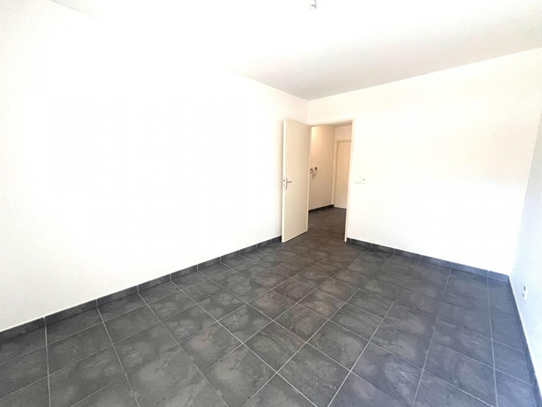 VENISSIEUX Appartement Venissieux 43 m2 -145000 3