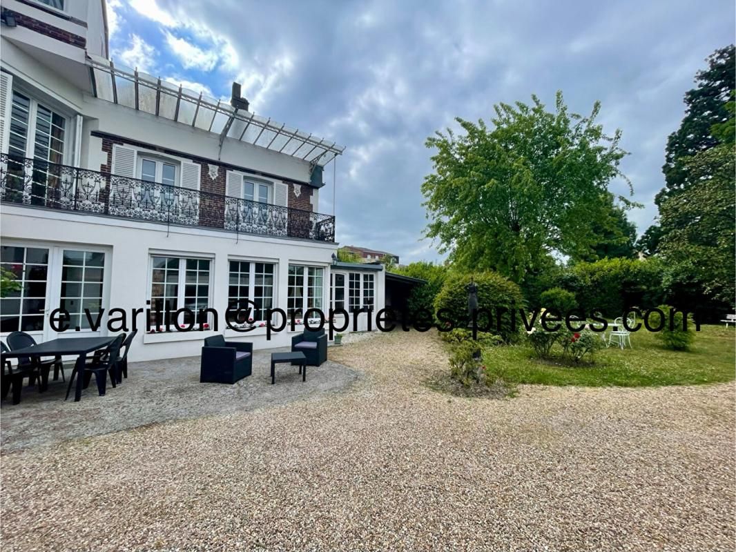 EVREUX Maison de Maitre Evreux 10 pièce(s) 220 m2 2