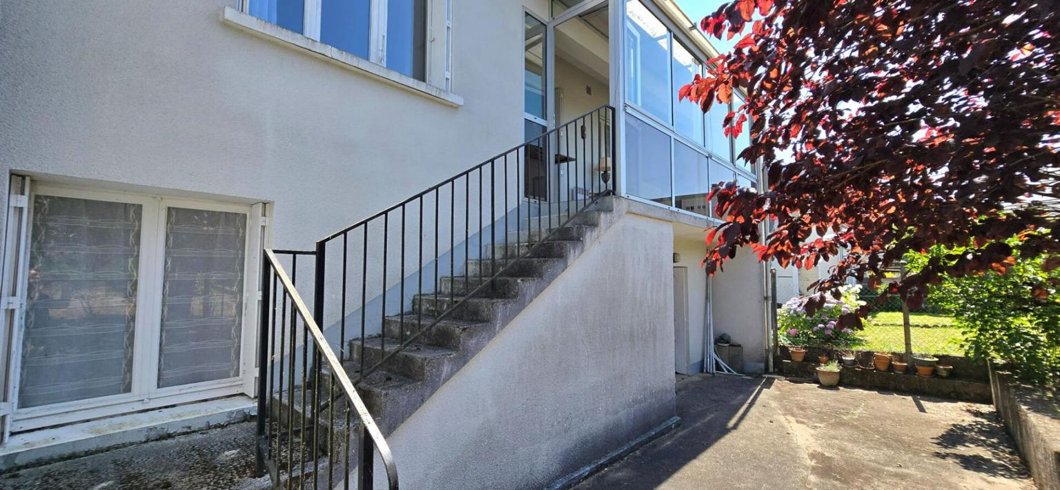 TRELISSAC Maison de ville de type 5, avec garage et jardin privatif 2