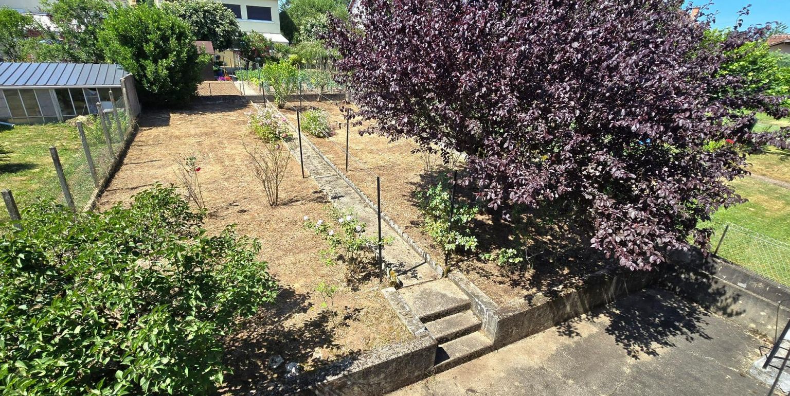 TRELISSAC Maison de ville de type 5, avec garage et jardin privatif 3
