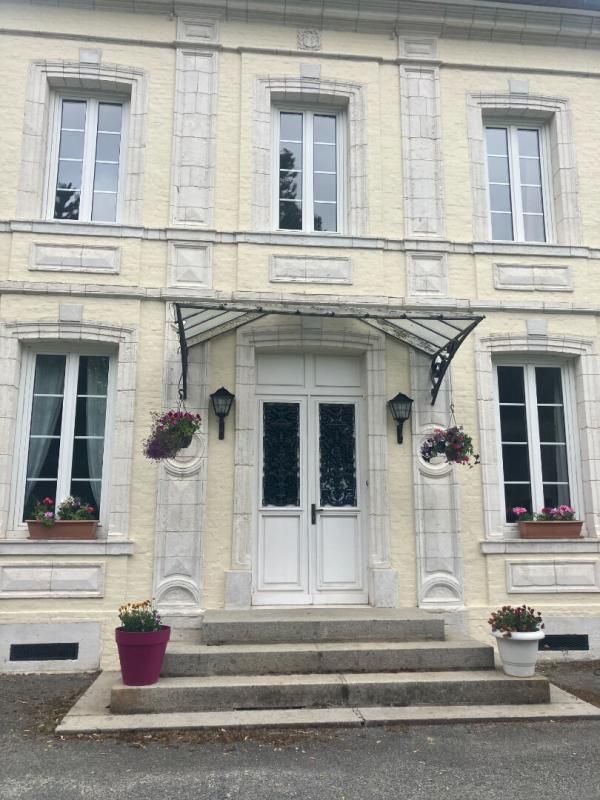LA FRENAYE Demeure de prestige La Frenaye 12 pièce(s) 393 m2 2