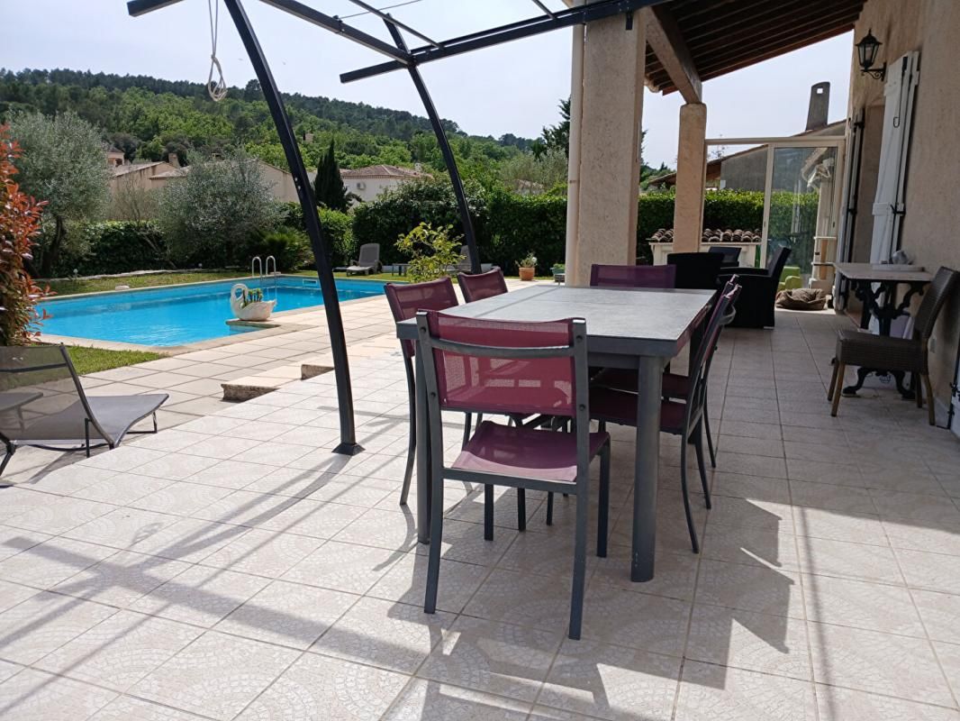 CABASSE Villa T6 de 128m² sur 1118m² de terrain avec piscine et garage - Cabasse 2
