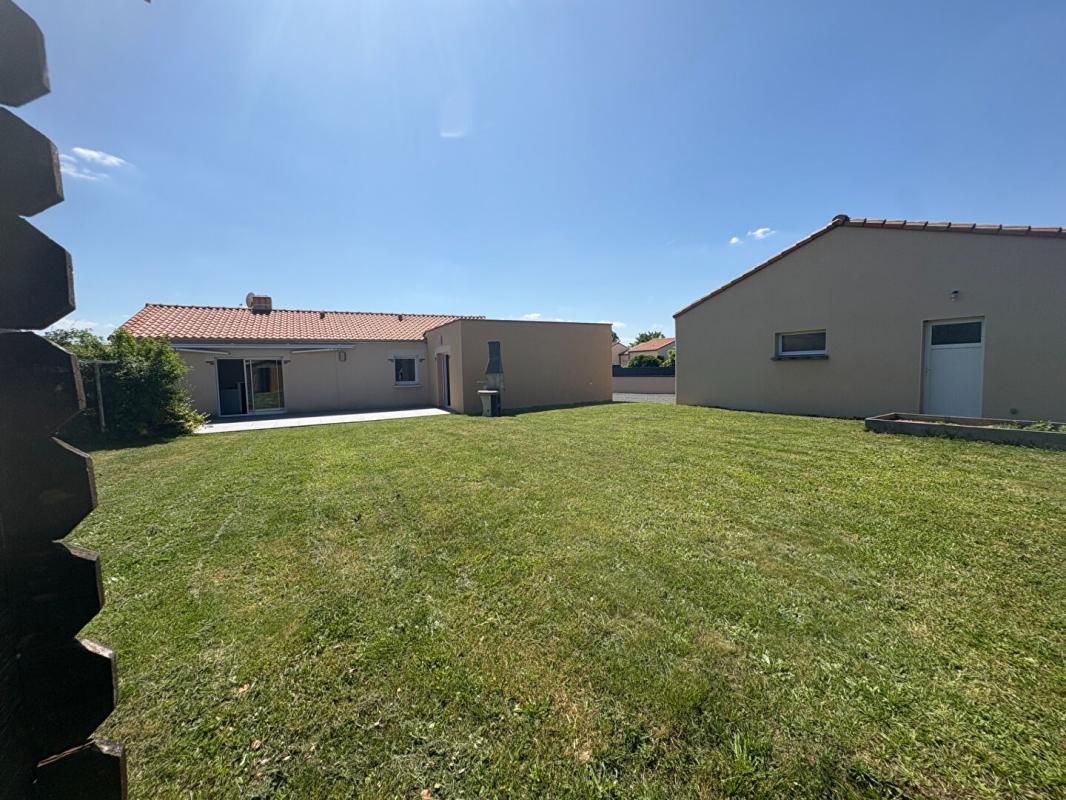 GETIGNE Maison de plain-pied 4 chambres avec grand jardin - Gétigné 1