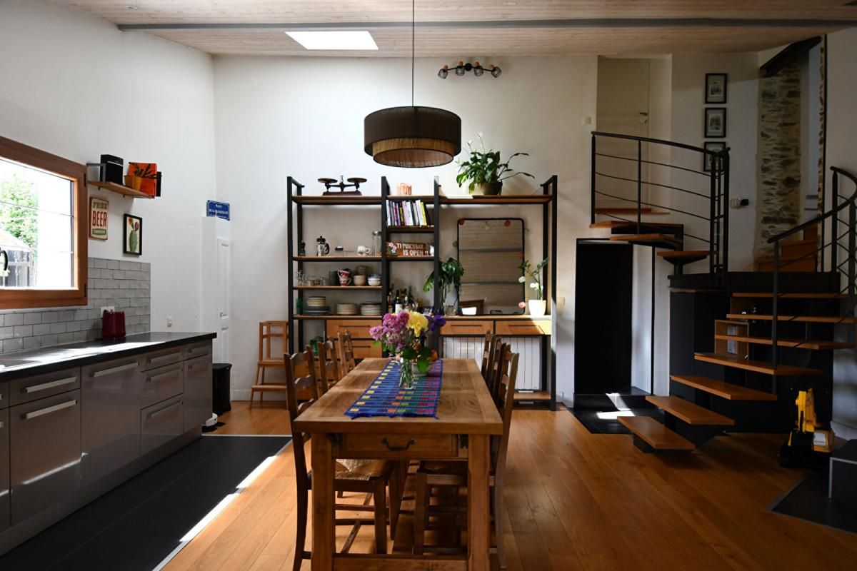 GORGES Maison Gorges 6 P . 3 Chs . Bureau . Salle de jeux . Garage . Cave .144.19 M² . T 1862 M² 3
