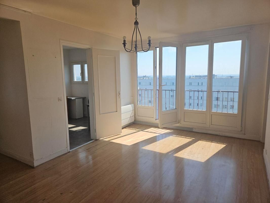 VILLIERS-LE-BEL Appartement Villiers Le Bel 2 pièces RESIDENCE CARNOT 2