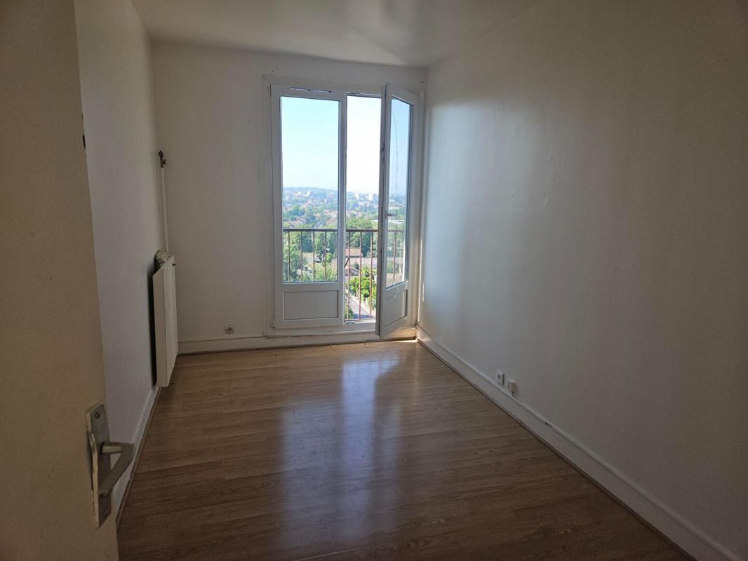 VILLIERS-LE-BEL Appartement Villiers Le Bel 2 pièces RESIDENCE CARNOT 4