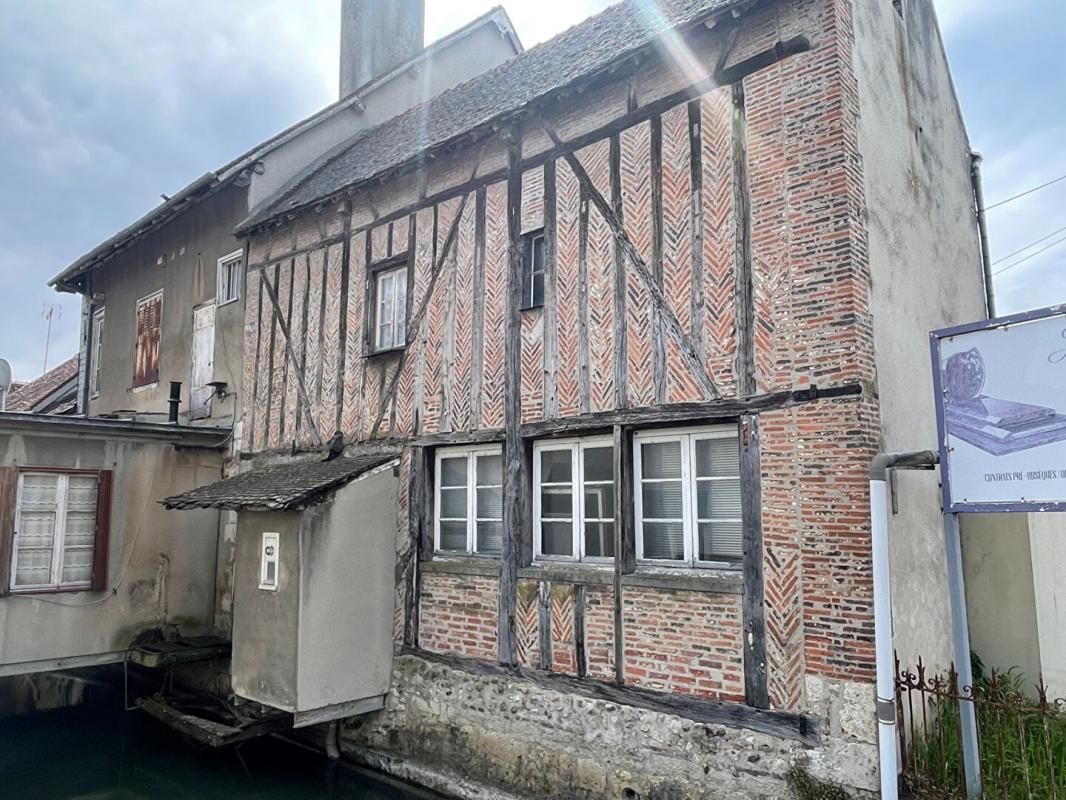CHATILLON-COLIGNY Immeuble Chatillon Coligny 118 m2 1
