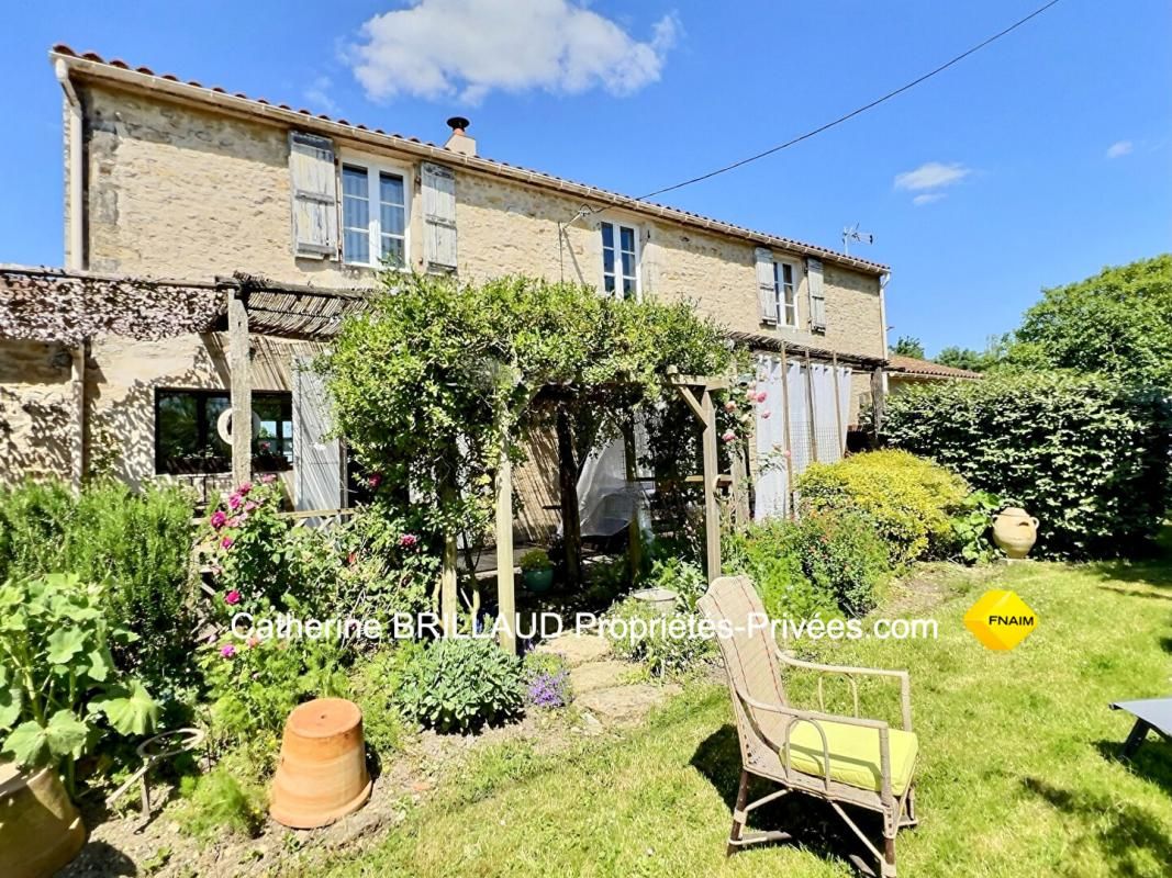 CHAILLE-LES-MARAIS Maison Chaille Les Marais 8 pièce(s) 220 m2 1