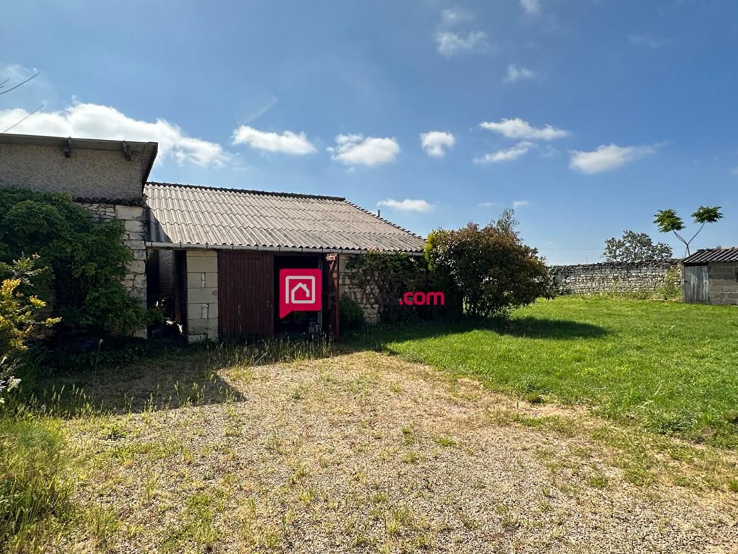 LOUDUN Maison Ancienne Entre Loudun et Richelieu 4 pièce(s) 120 m2, Terrain 5900m2 3