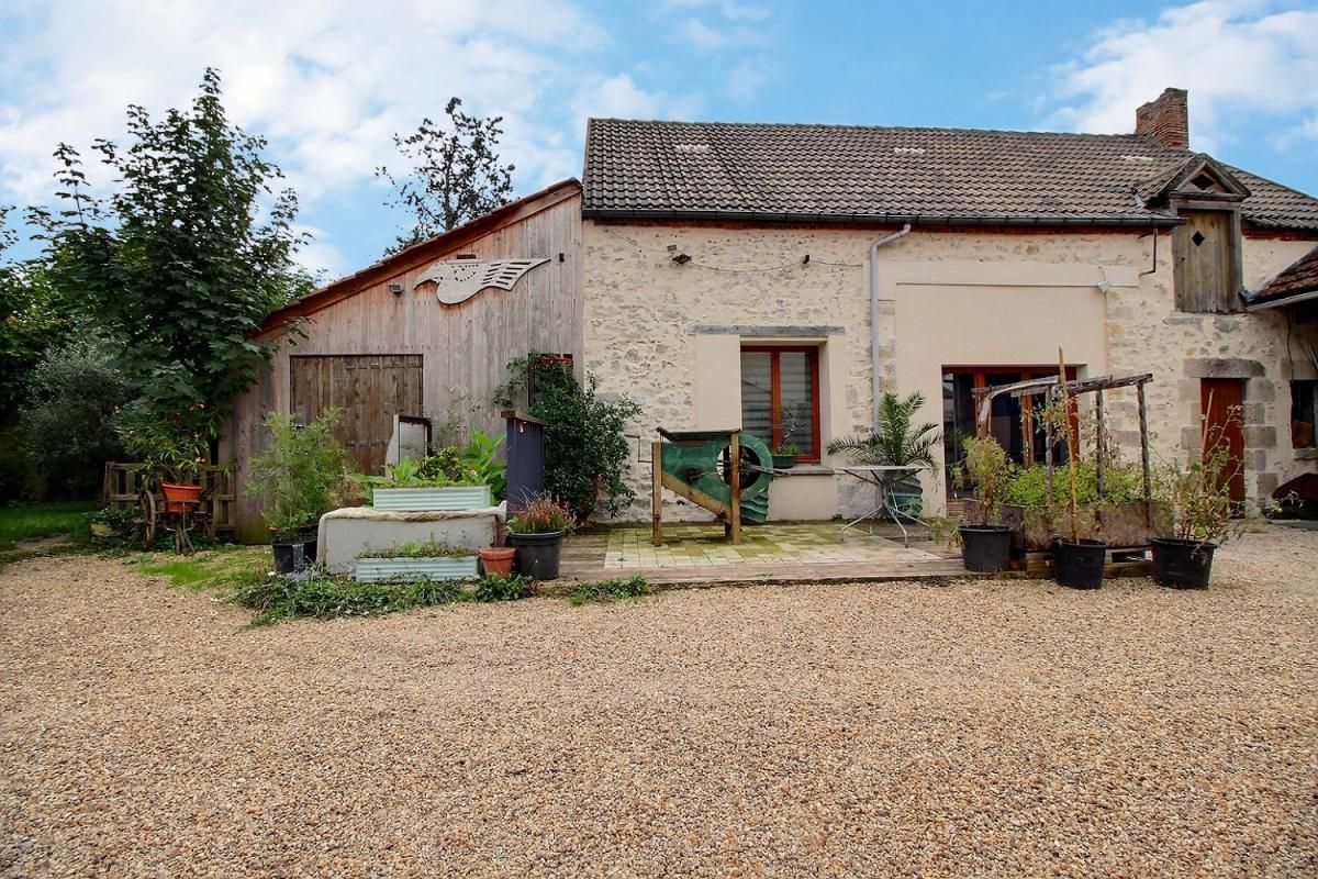 GERMIGNY-DES-PRES Maison avec beaucoup de cachet dans le centre de Germigny Des Prés 2