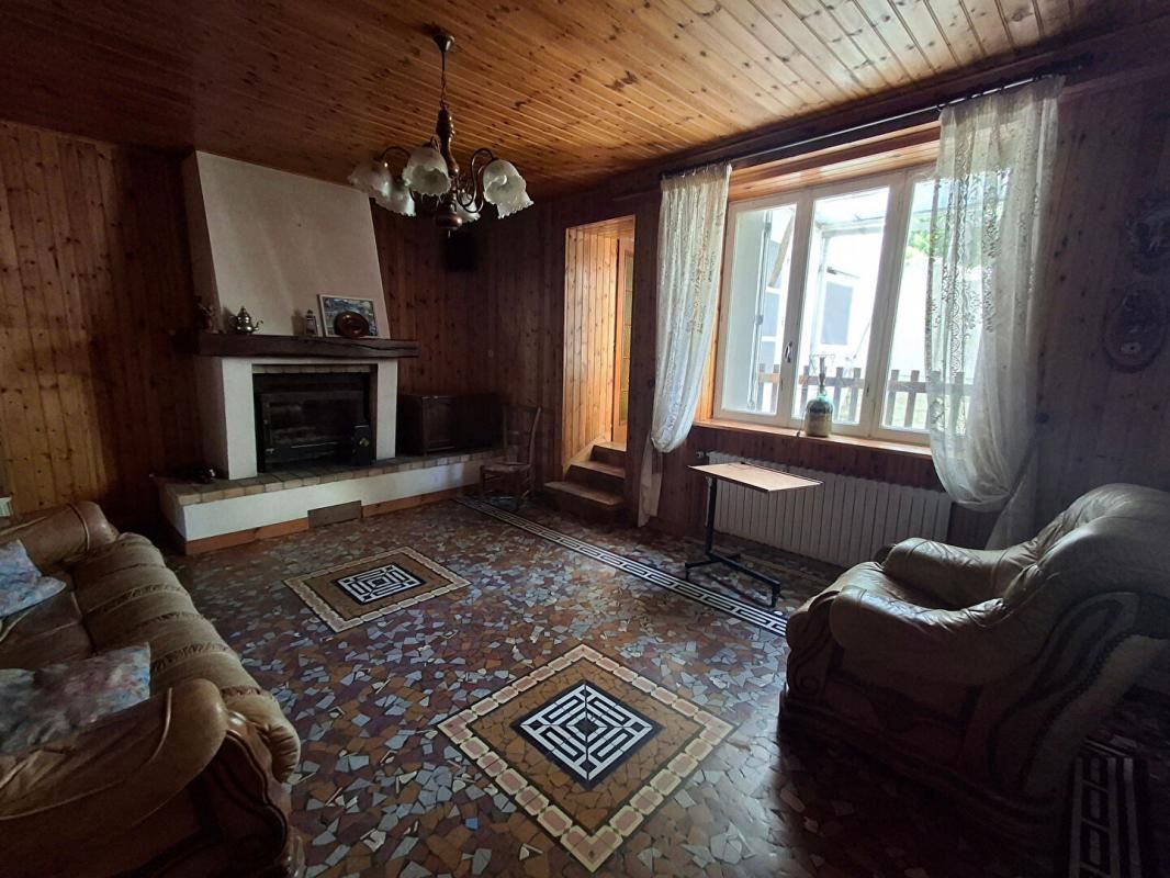 LE GUE-DE-VELLUIRE Maison Le Gue De Velluire 13 pièce(s) 222.63 m2 4