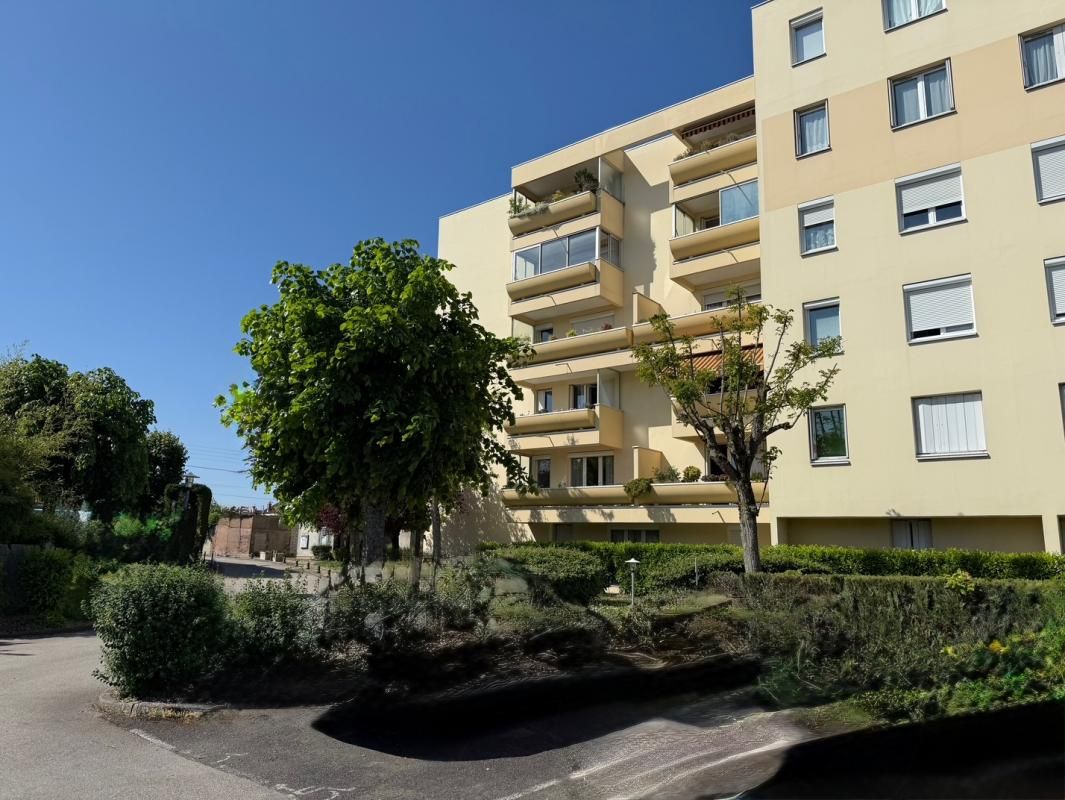 Appartement Dijon 1 pièce(s) 33 m2 rez de jardin très calme et agreable