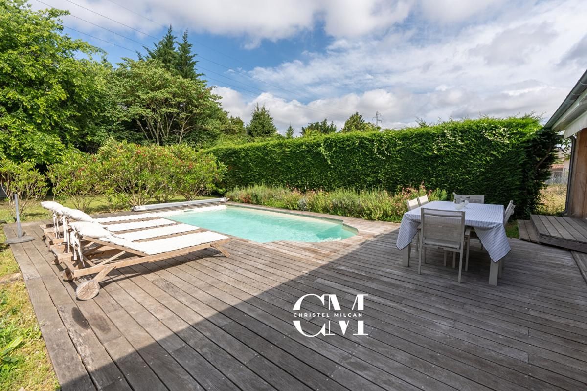 Maison St Augustin 6 pièces 147 m2 plein pieds piscine jardin