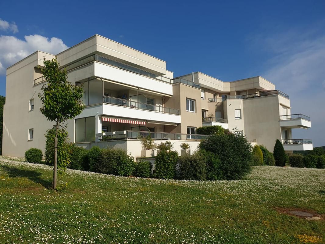 MESSIGNY-ET-VANTOUX T3 avec balcon, cave et 2 places de parking 1