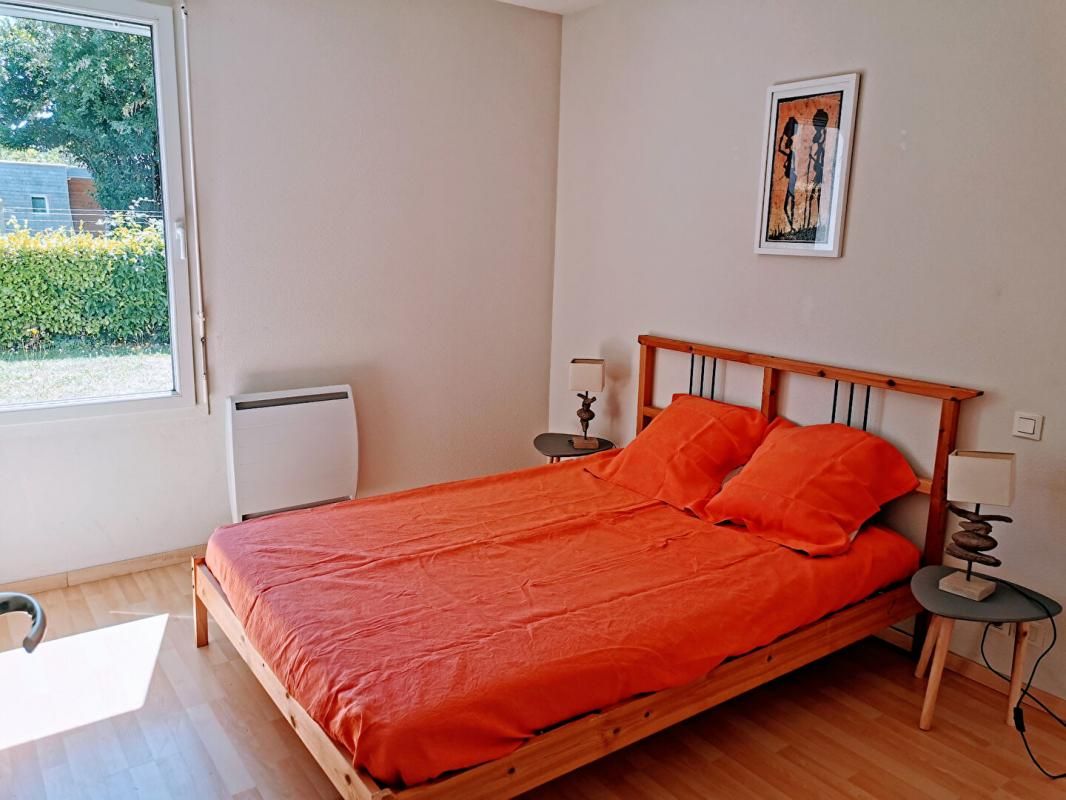 VANNES APPARTEMENT T3- 2 CHBRES-54 m2- 2 PARKINGS-TERRASSE 4