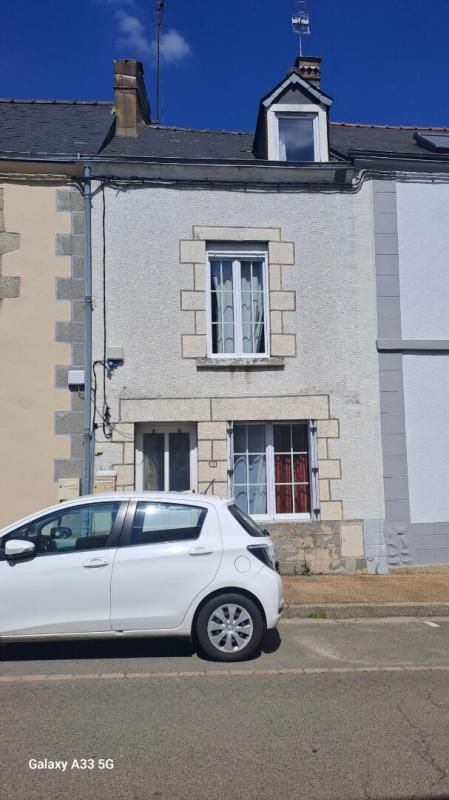 VILLAINES-LA-JUHEL Maison de ville avec dépendance - Idéal Investisseur 1
